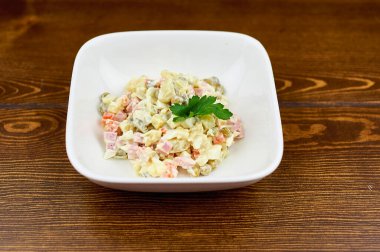 Tabakta bir kase yemek