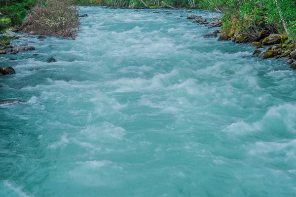Ο ποταμός Αλτάι είναι γαλάζιος. γυρίστηκε οριζόντια — Φωτογραφία Αρχείου