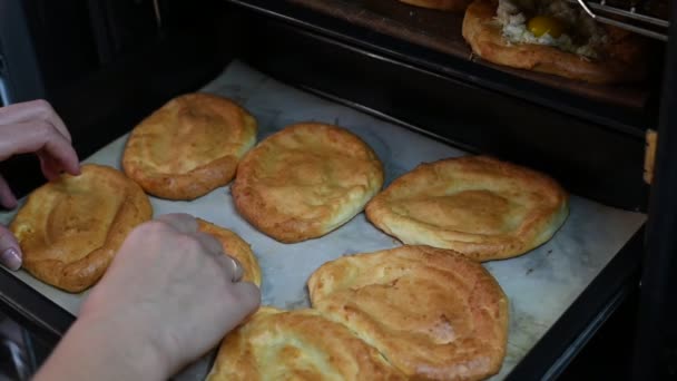 Khachapuri von Ajar richtig diätetisches Essen im Ofen Nahaufnahme — Stockvideo