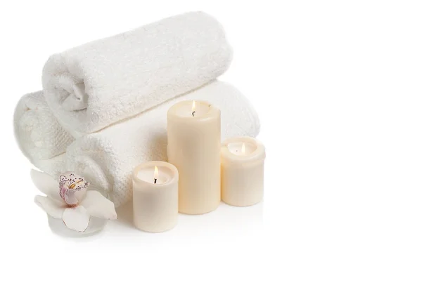 Spa Artikelen Witte Orchidee Branden Kaarsen Handdoeken Geïsoleerd Een Witte — Stockfoto