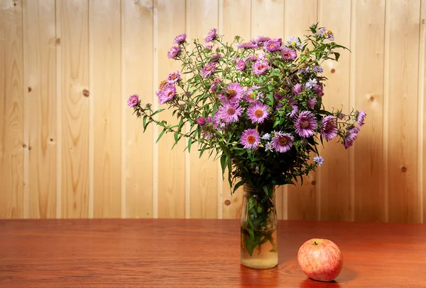 Autumn still life with bunch of flowers — Stock Photo, Image