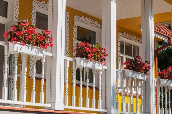 Bella Casa Con Terrazza Fiori Fiore — Foto Stock