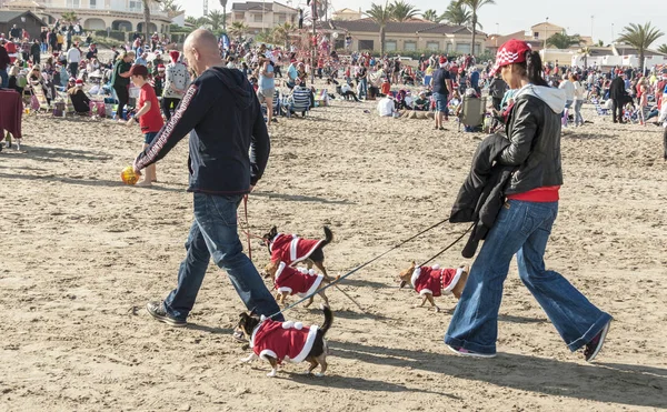 2018 Insanlar Onların Noel Yeni Yıl Güneşli Torrevieja Spanya Beach — Stok fotoğraf