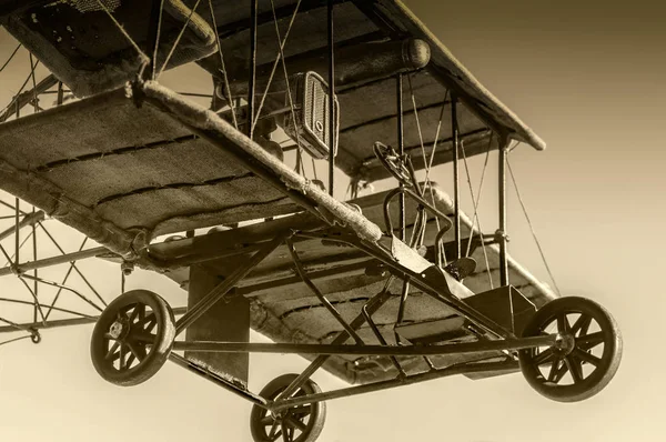 Modelo Vintage Avión Está Volando Contra Cielo — Foto de Stock