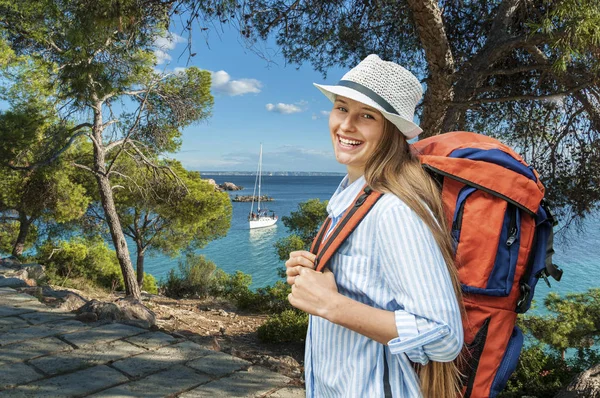 Ung kvinna resenären — Stockfoto