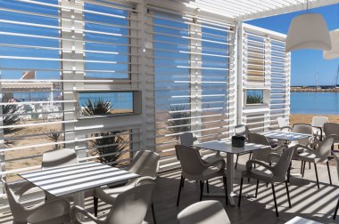 İç plaj restoranı 