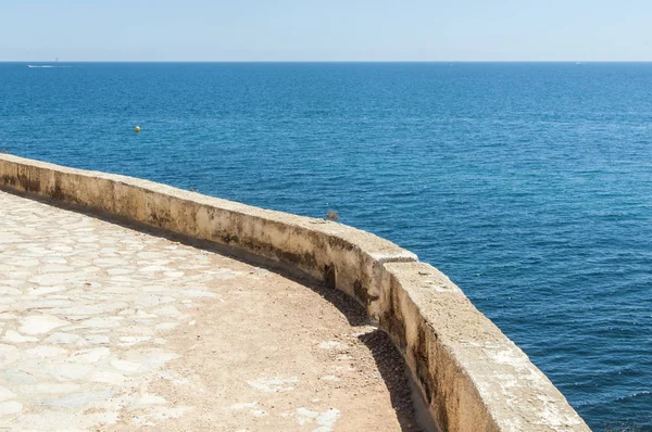 Walkway along coast and sea — Stock Photo, Image