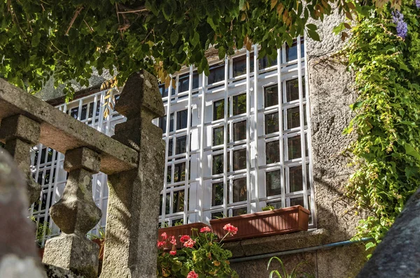 Dettaglio e finestra della vecchia casa — Foto Stock