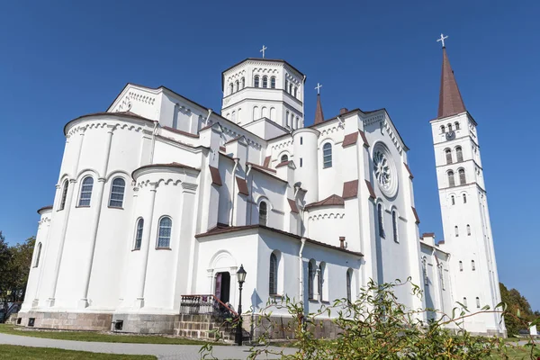 Régi fehér templom, Litvánia — Stock Fotó