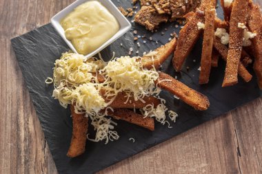 bira için bir tabak ekmek tost