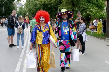 Gabrovo, Bulgaristan 19 Mayıs 2018.Traditional karnaval hiciv ve mizah. Sokak sanatı. Makyaj katılımcılar carnival.