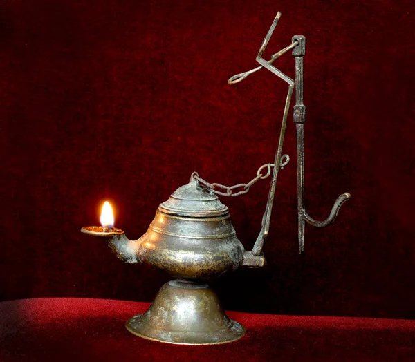 Lâmpada Antiga Iluminada Bronze Antigo Thurible Com Óleo — Fotografia de Stock