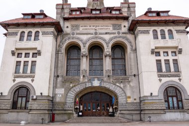 Köstence, Romanya, 19 Nisan 2019. Köstence Ulusal Tarih ve Arkeoloji Müzesi. Paleolitik çağdan modern çağa kadar 430.000'den fazla nesneye sahiptir..