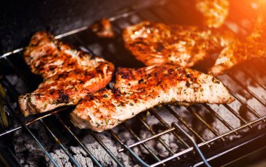 Izgara et, Barbekü. Bahar zamanı.