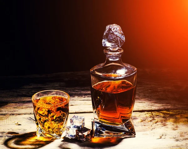 Whiskey with ice cubes on wooden background — Stock Photo, Image