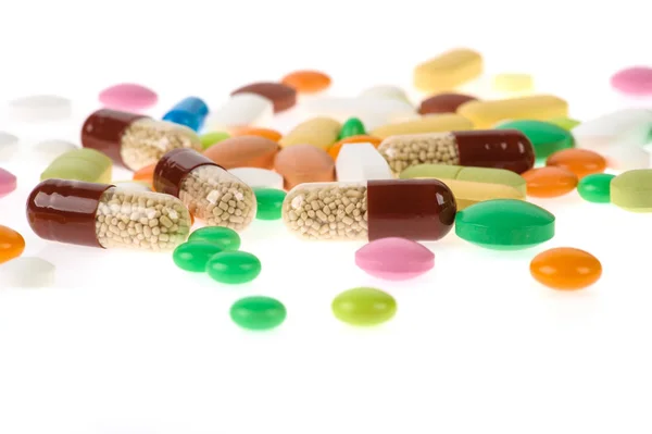 Comprimidos, comprimidos e cápsulas de medicamentos variados.Pil — Fotografia de Stock