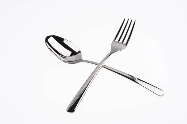 Conjunto de tenedor, cuchillo y cucharas aisladas en blanco . — Foto de Stock