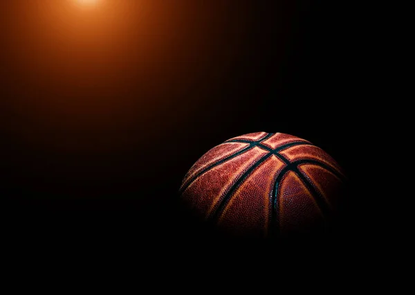 Pelota de baloncesto sobre fondo negro. — Foto de Stock