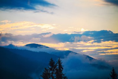 Dağlarda gün batımı