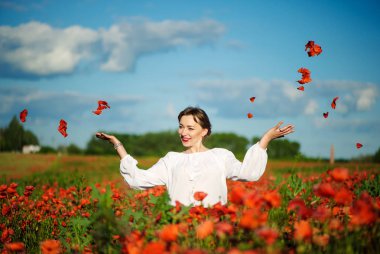 haşhaş alan kadın