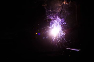 Kıvılcımlı kaynak çeliği