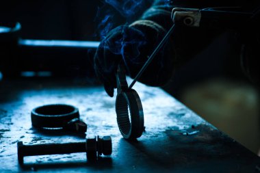 Kıvılcımlı kaynak çeliği