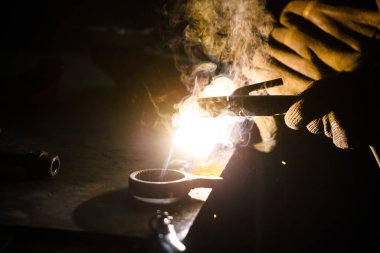 Kıvılcımlı kaynak çeliği