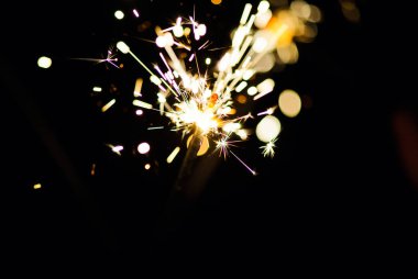 Karanlıkta parlayan Sparks