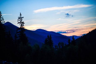 Dağlarda gün batımı