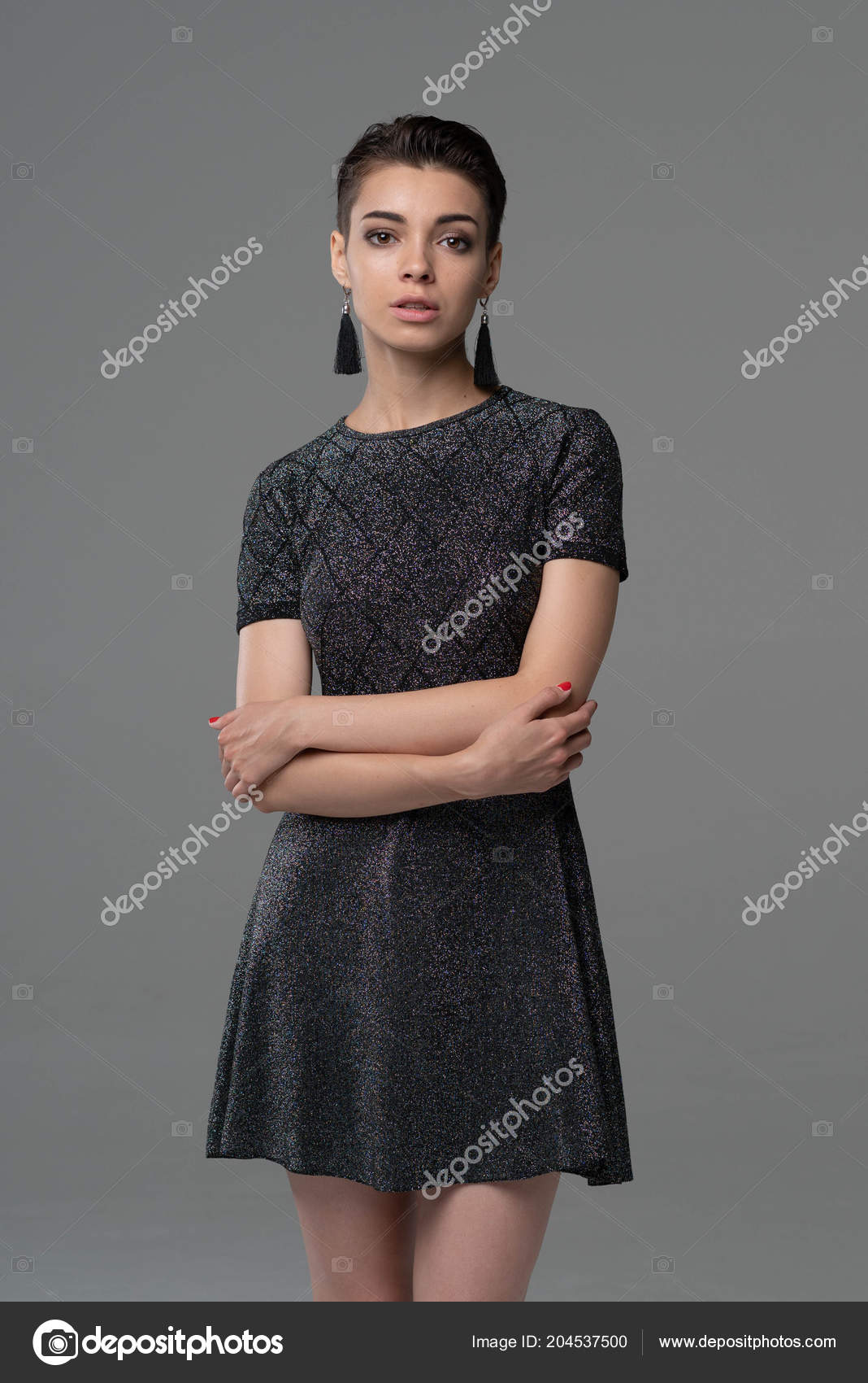 https://st4.depositphotos.com/10086424/20453/i/1600/depositphotos_204537500-stock-photo-young-beautiful-girl-posing-studio.jpg