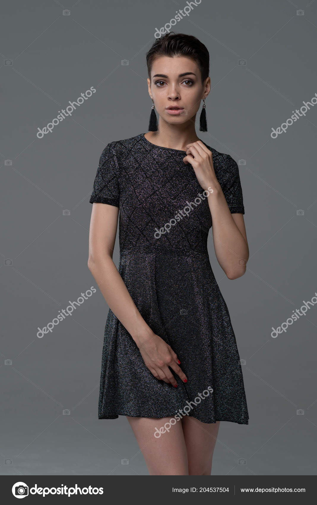 https://st4.depositphotos.com/10086424/20453/i/1600/depositphotos_204537504-stock-photo-young-beautiful-girl-posing-studio.jpg