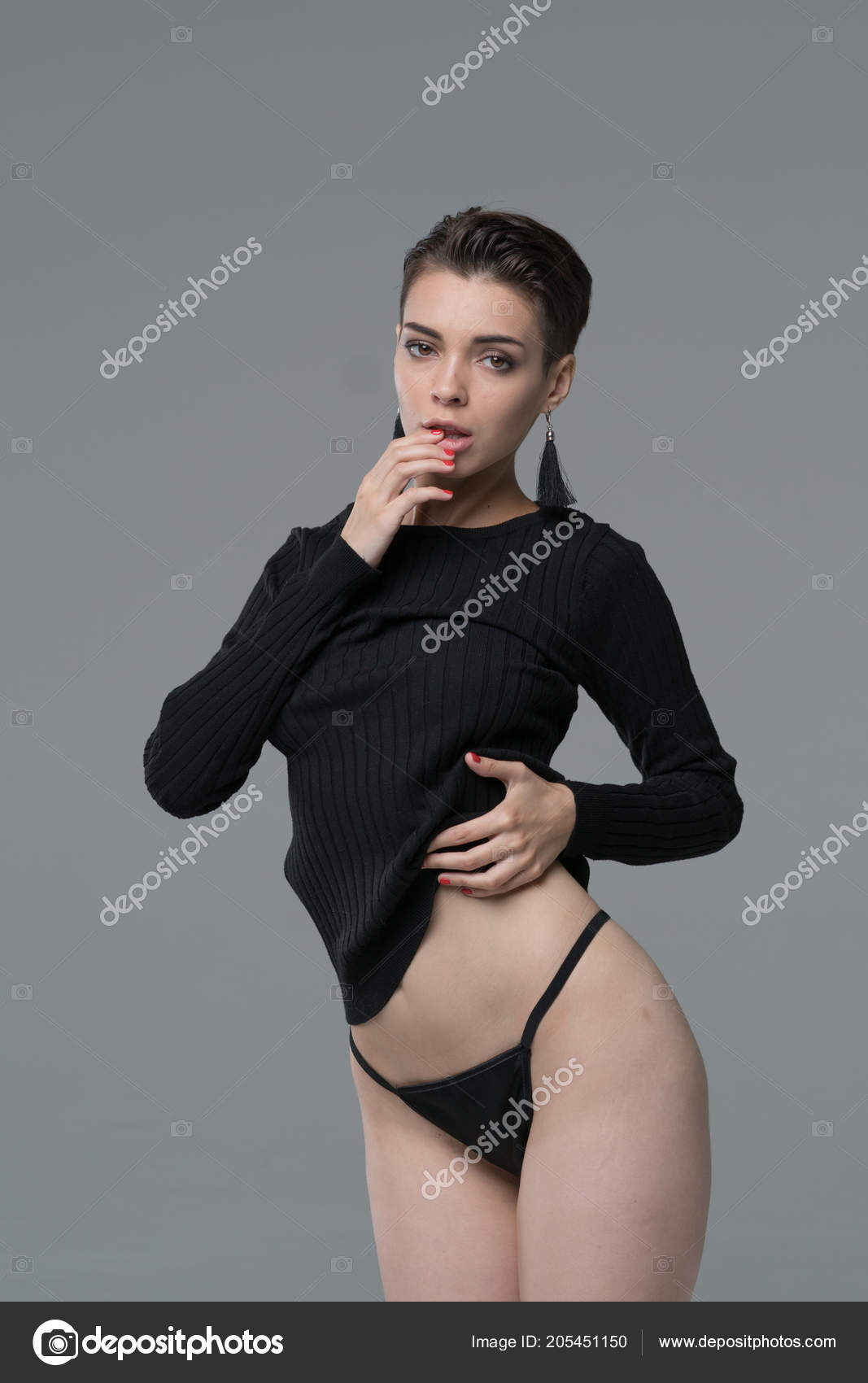 https://st4.depositphotos.com/10086424/20545/i/1600/depositphotos_205451150-stock-photo-young-beautiful-girl-posing-studio.jpg