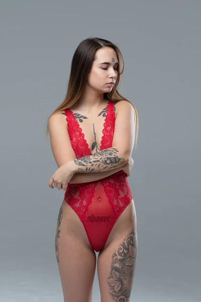 Young Beautiful Girl Posing Studio Standing Red Bodysuit — Stock Photo, Image