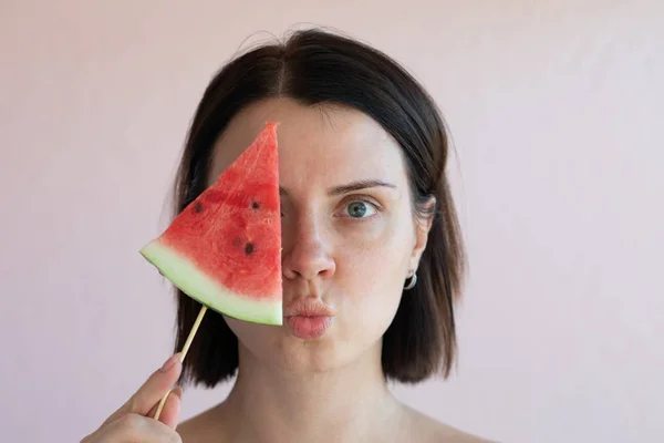 Porträt Eines Mädchens Mit Einer Scheibe Wassermelone — Stockfoto