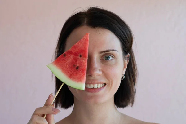Porträt Eines Mädchens Mit Einer Scheibe Wassermelone — Stockfoto