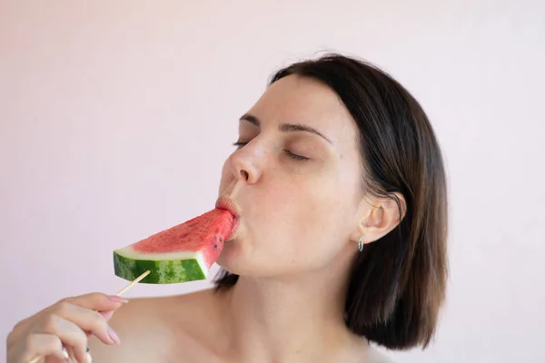 Porträt Eines Mädchens Mit Einer Scheibe Wassermelone — Stockfoto