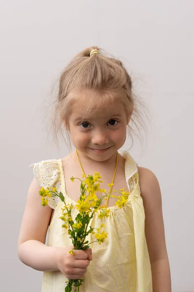 Portrait Little Girl Yellow Flowers — Stock Photo, Image