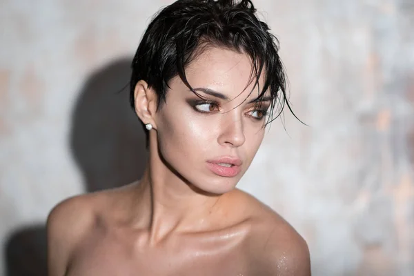 Portrait Young Beautiful Girl Wet Hair — Stock Photo, Image