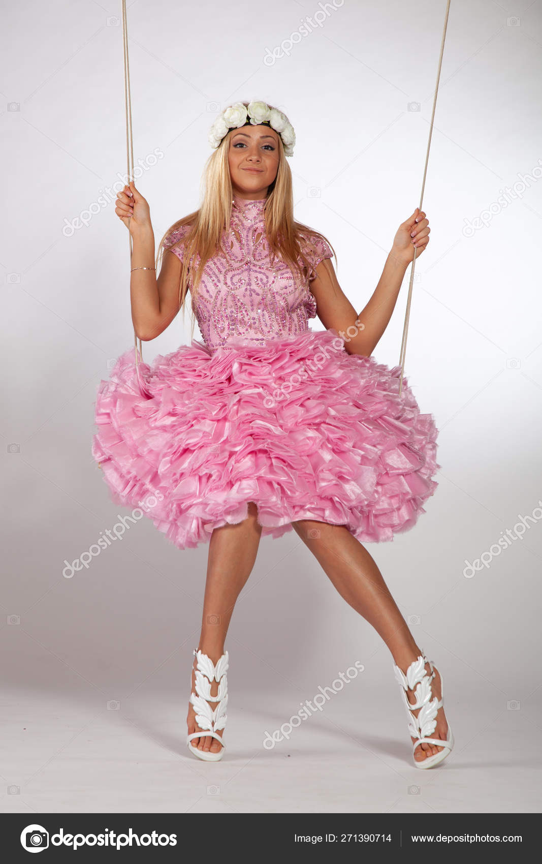 https://st4.depositphotos.com/10086424/27139/i/1600/depositphotos_271390714-stock-photo-girl-swinging-swing-studio-pink.jpg