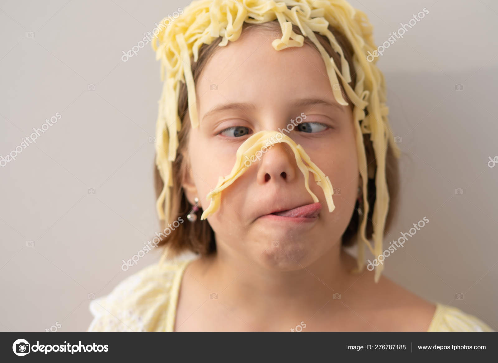 Little Girl Pasta Her Head Stock Photo by ©IgorYk 276787188
