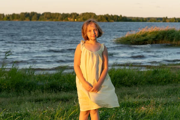 Portrait Little Girl Standing Lake — Stock Photo, Image