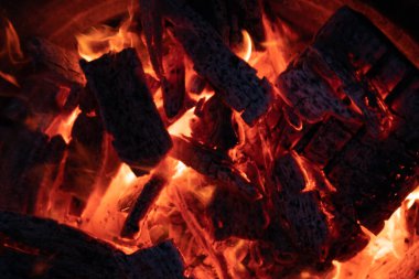 Ateşin kızgın kömürleri, ısısı