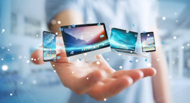 Teknoloji aygıtları ve simge uygulamalarını birbirine bağlayan iş adamı