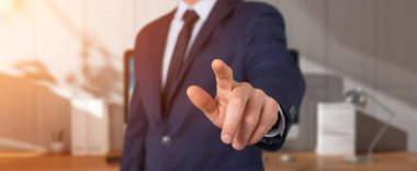 İş adamı işaret parmağı üzerinde arka plan bulanık 