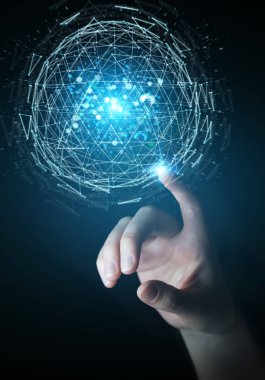 İşkadını dijital üçgen küre hologram 3d render patlayan kullanarak arka plan bulanık üzerinde