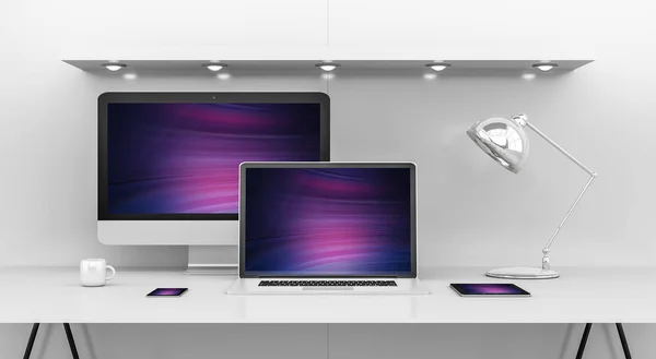 Υπολογιστή Και Τις Συσκευές Στο Σύγχρονο Γραφείο Λευκό Φωτεινό Εσωτερικό — Φωτογραφία Αρχείου