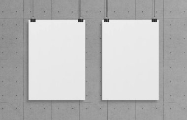 İki beyaz poster beton duvar klipleri mockup önünde asılı boş