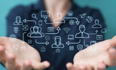 İşkadını üzerinde ince çizgi sosyal ağ simgeleri arabirimini kullanarak arka plan bulanık