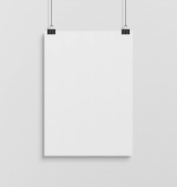 Beyaz duvar klipleri mockup önünde asılı boş beyaz poster