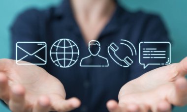 İşkadını üzerinde ince çizgi iletişim simgesini kullanarak arka plan bulanık